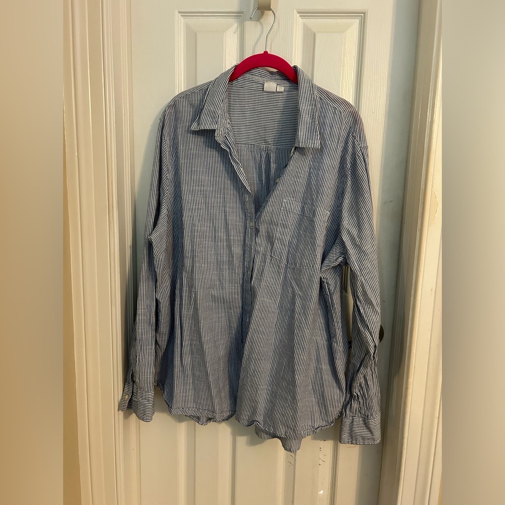 GAP BUTTON DOWN